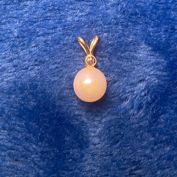 Pearl and Diamond Necklace Pendant - Picture 4 of 4